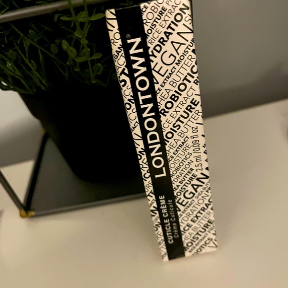 đź’ŽLondontown cuticle cream đź’Ž - Picture 1 of 2